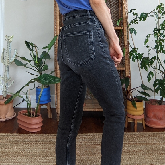 Everlane High Rise Faded Black Jeans - Picture 4 of 11